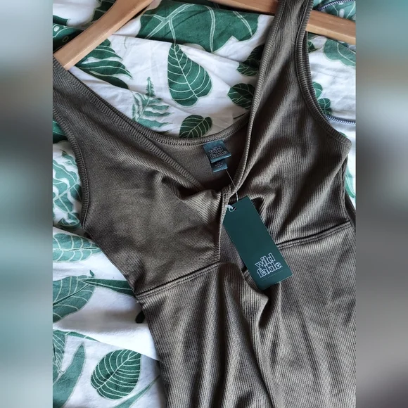 Wild Fable Olive Green Keyhole Bodysuit - Picture 5 of 6